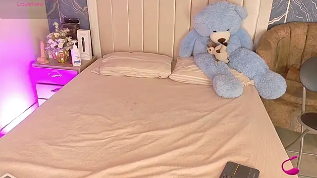 iam nicolle online show from 11-20-25, 12:39