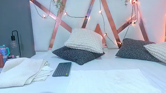 SeleneGibson   online show from 02-03-26, 07:52