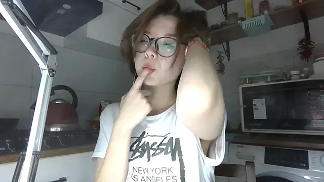 LilysTaylor online show from 10-23-25, 05:55