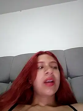 Lunatemptress4 online show from 12-15-25, 10:54