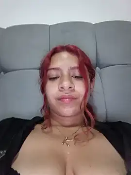 Lunatemptress4 online show from 12-15-25, 10:59