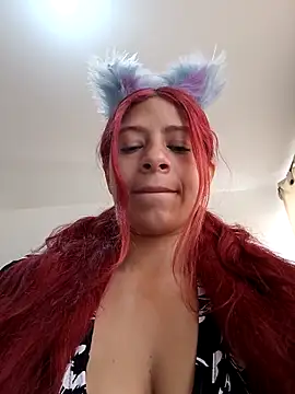 Lunatemptress4 online show from 12-18-25, 01:48