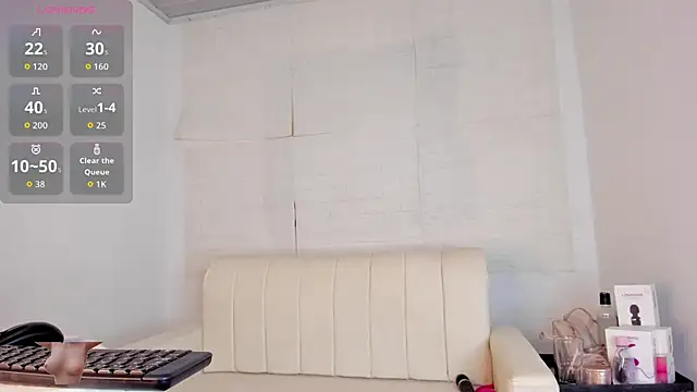 Katie perry18 online show from 11-22-25, 08:13