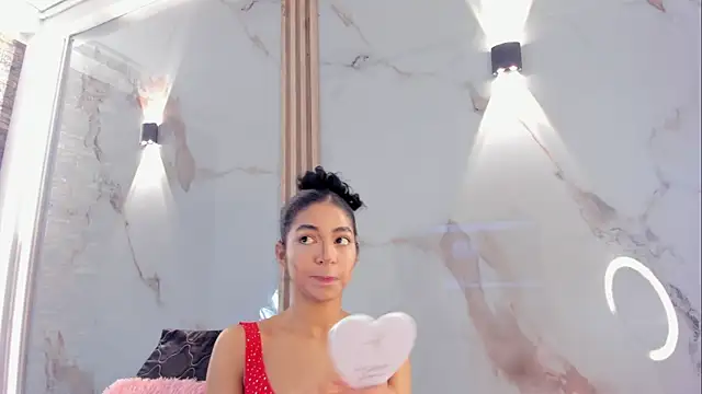 Victoria Dubois  online show from 11-03-25, 12:09