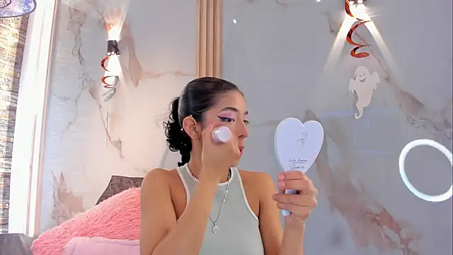 Victoria Dubois  online show from 11-01-25, 12:21