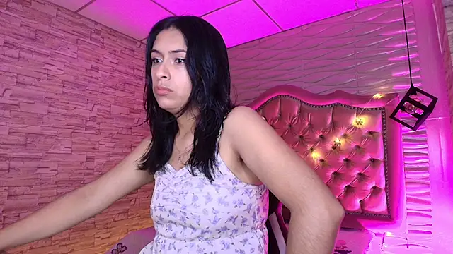 Snapshot of Roxanne_Han chatting on 11-11-25, 11:38 Roxanne Han online show from 11-11-25, 11:38