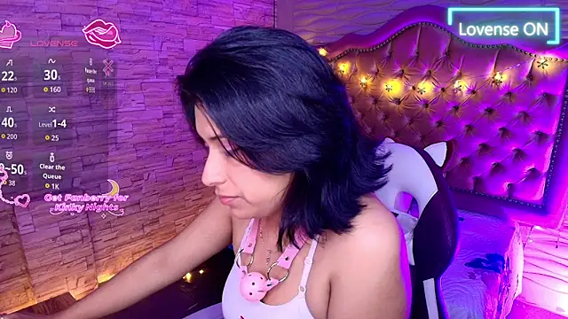 Snapshot of Roxanne_Han chatting on 11-28-25, 11:54 Roxanne Han online show from 11-28-25, 11:54