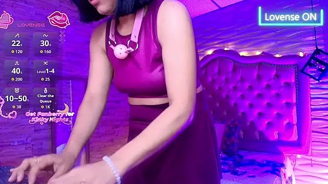 Snapshot of Roxanne_Han chatting on 11-21-25, 11:53 Roxanne Han online show from 11-21-25, 11:53