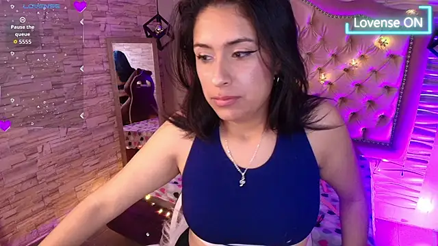 Snapshot of Roxanne_Han chatting on 11-08-25, 11:47 Roxanne Han online show from 11-08-25, 11:47