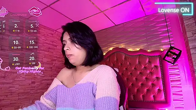 Snapshot of Roxanne_Han chatting on 11-22-25, 11:53 Roxanne Han online show from 11-22-25, 11:53