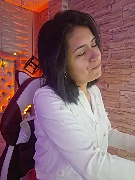 Snapshot of Roxanne_Han chatting on 02-08-26, 12:03 Roxanne Han online show from 02-08-26, 12:03