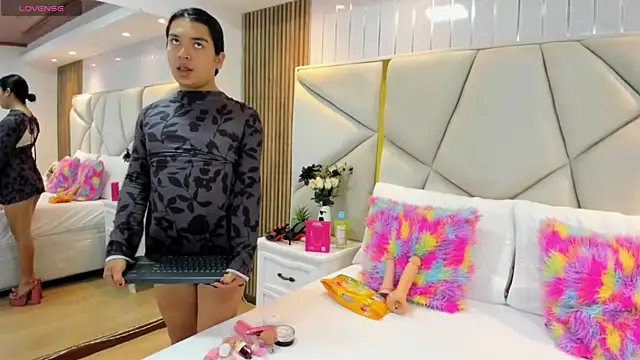 SweetKata  online show from 12-21-25, 12:40