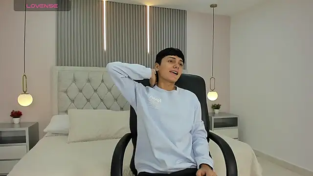 Maxii18  online show from 12-03-25, 06:51