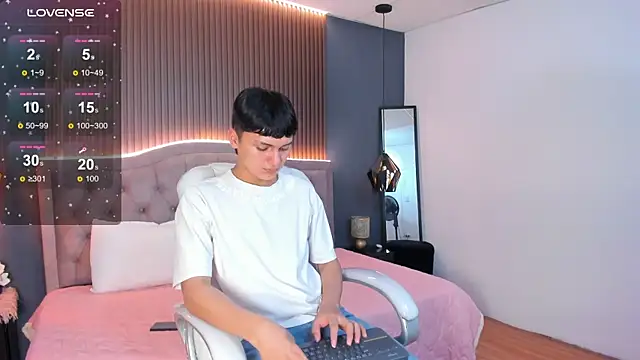 Maxii18  online show from 11-07-25, 07:29