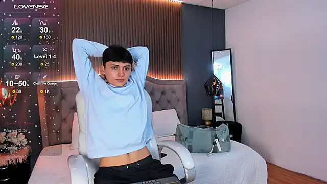 Maxii18  online show from 11-11-25, 07:08