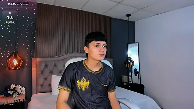 Maxii18  online show from 11-10-25, 07:08