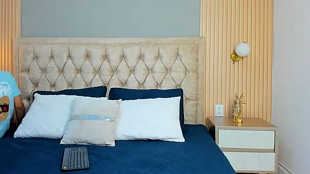 Maxii18  online show from 01-15-26, 02:37