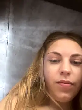 elliepixie online show from 11-18-25, 05:05