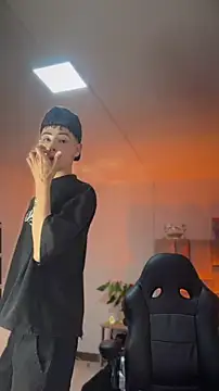 Sebastian Reed online show from 03-04-26, 05:04