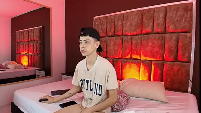 Sebastian Reed online show from 11-04-25, 04:27