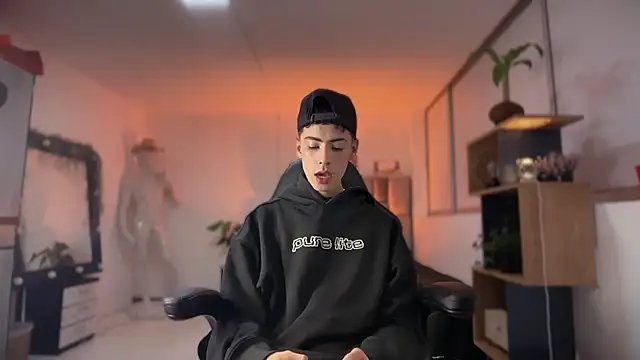 Snapshot of Sebastian_Reed chatting on 03-02-26, 04:24 Sebastian Reed online show from 03-02-26, 04:24