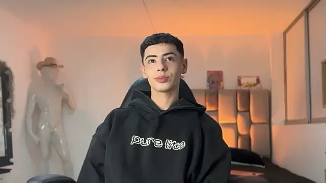 Snapshot of Sebastian_Reed chatting on 03-02-26, 05:08 Sebastian Reed online show from 03-02-26, 05:08