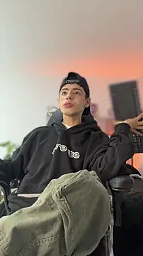 Snapshot of Sebastian_Reed chatting on 02-25-26, 06:02 Sebastian Reed online show from 02-25-26, 06:02