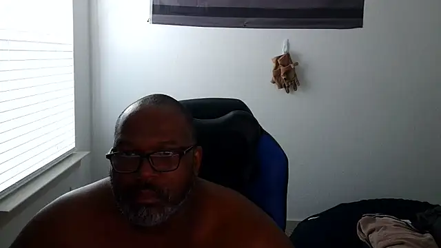 Snapshot of SplendaDaddy50 chatting on 07-01-26, 02:39 SplendaDaddy50 online show from 07-01-26, 02:39