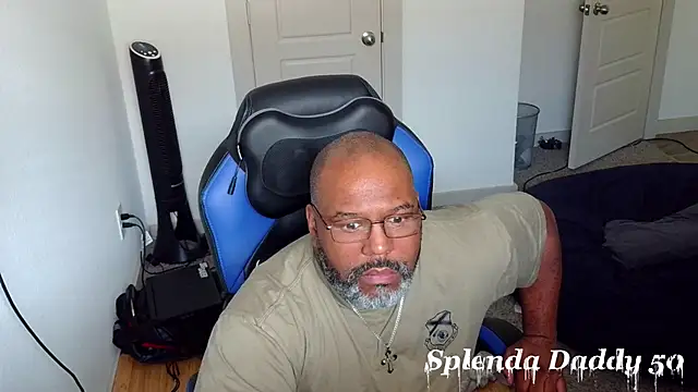 Snapshot of SplendaDaddy50 chatting on 10-27-25, 03:57 SplendaDaddy50 online show from 10-27-25, 03:57