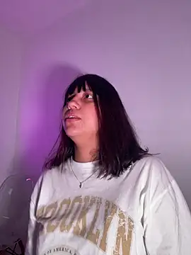 misschloe  online show from 11-13-25, 04:11