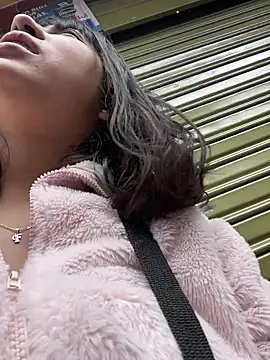 misschloe  online show from 11-15-25, 02:54