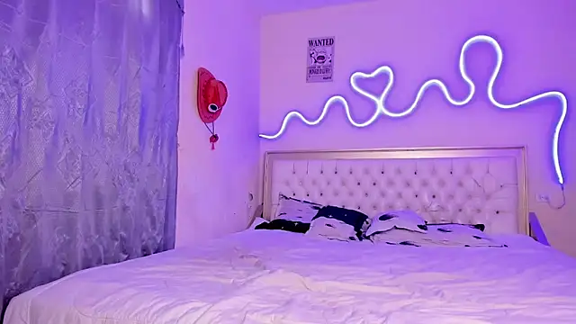 Snapshot of briana_hot03 chatting on 10-27-25, 05:36 briana hot03 online show from 10-27-25, 05:36