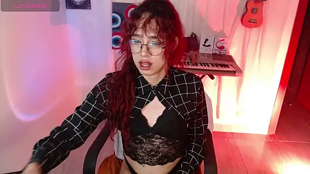 Snapshot of AdelineEsposito chatting on 05-09-26, 05:55 AdelineEsposito online show from 05-09-26, 05:55