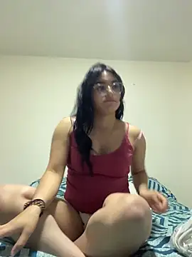 Snapshot of Sophiahilt0n_ chatting on 10-29-25, 12:48 Sophiahilt0n  online show from 10-29-25, 12:48