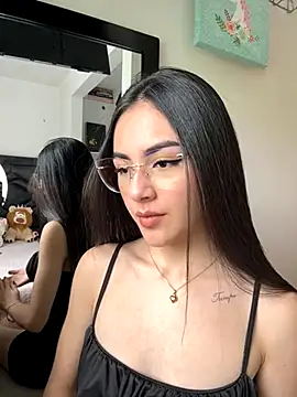 IslaCole online show from 10-25-25, 06:41