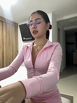 Snapshot of IslaCole chatting on 05-28-26, 01:46 IslaCole online show from 05-28-26, 01:46
