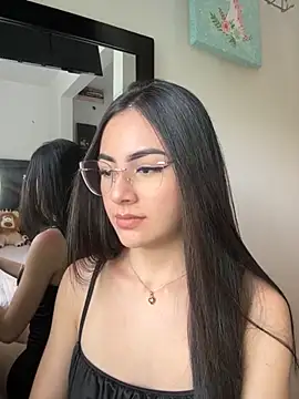 IslaCole online show from 11-05-25, 08:23