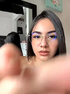 IslaCole online show from 11-10-25, 07:19