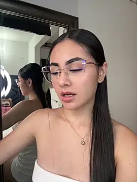 IslaCole online show from 03-09-26, 10:57