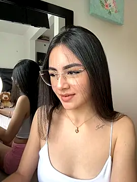 IslaCole online show from 10-27-25, 07:15