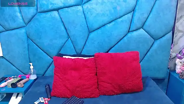 Snapshot of JulietaDiamond chatting on 05-01-26, 03:33 JulietaDiamond online show from 05-01-26, 03:33