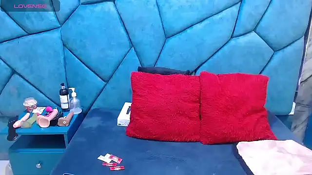 Snapshot of JulietaDiamond chatting on 05-09-26, 02:59 JulietaDiamond online show from 05-09-26, 02:59