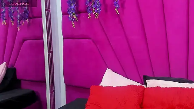 JulietaDiamond online show from 04-07-26, 02:57