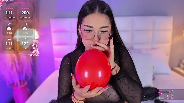 Snapshot of Anasha21 chatting on 05-17-26, 04:34 Anasha21 online show from 05-17-26, 04:34