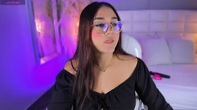 Snapshot of Anasha21 chatting on 05-23-26, 04:33 Anasha21 online show from 05-23-26, 04:33