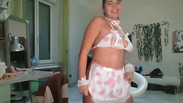 Snapshot of nashi_roshy chatting on 10-28-25, 11:47 nashi roshy online show from 10-28-25, 11:47