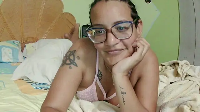 Snapshot of Destrukturada chatting on 02-06-26, 03:35 Destrukturada online show from 02-06-26, 03:35