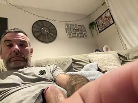 plymouthlad82 online show from 01-09-26, 12:17