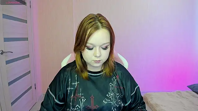 Snapshot of Lovly_Vixen chatting on 10-23-25, 07:40 Lovly Vixen online show from 10-23-25, 07:40