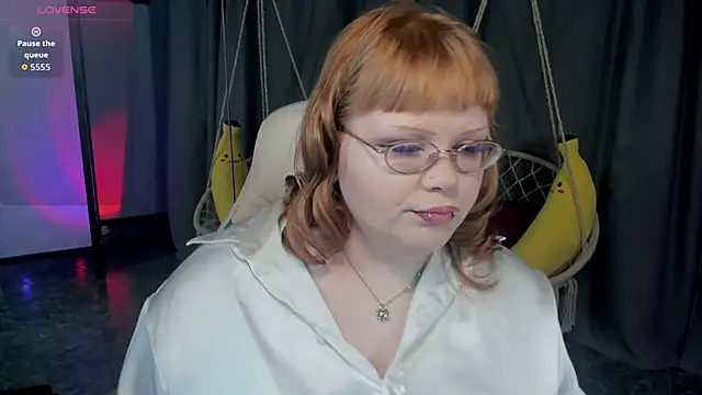 LottieReed online show from 01-12-26, 04:03